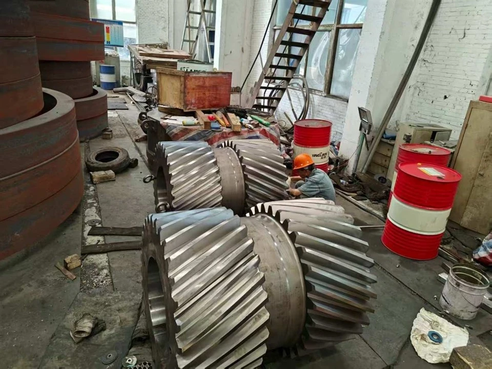 Large Custom Industrial Gears: Helical, Ring, Wheel, & Shaft suppliers